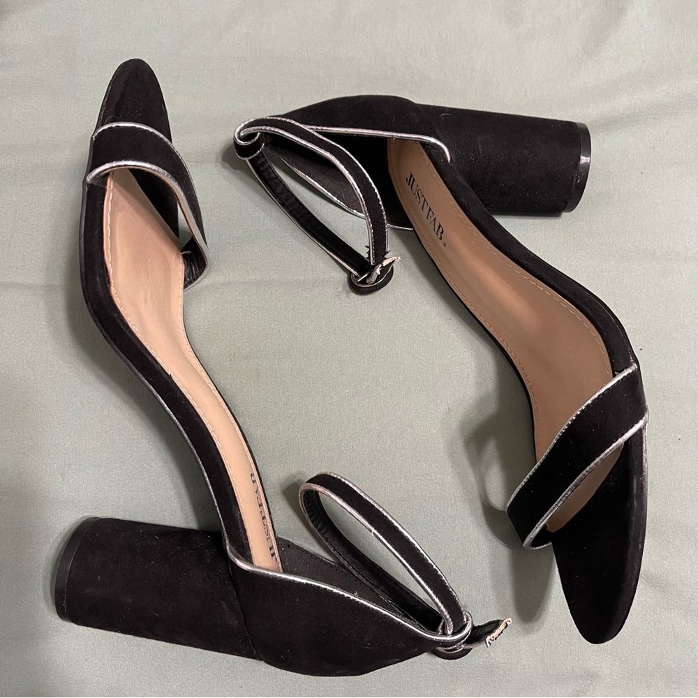 black heels - Picture 2 of 5